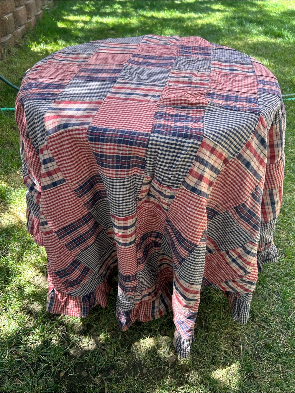 ❤️Vtg handmade oval tablecloth patchwork quilt red white blue🇺🇸